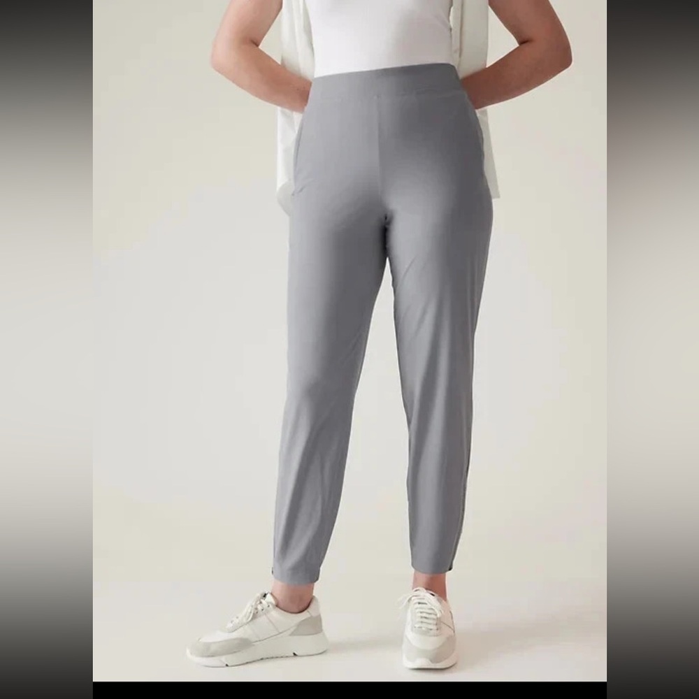 Athleta Brooklyn Height High Rise Jogger In Grey Size 12 (A5)